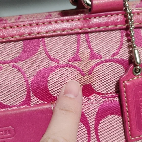 SALE! Coach Hampton Signature 🩷 Pink/Silver Tote GUC - Picture 4 of 15